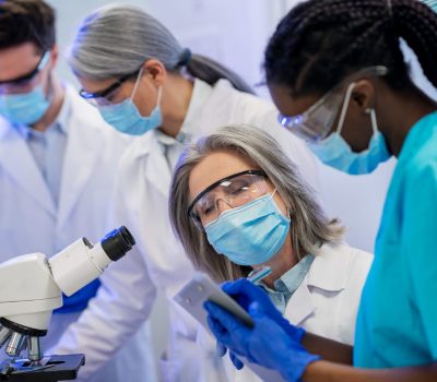 optimiser votre crédit d’impôt recherche (CIR) : conditions d’éligibilité, dépenses concernées et astuces de déclaration. subventions publiques dans l'industrie agroalimentaire en France Chercheurs en laboratoire réalisant des travaux de R&D éligibles au Crédit d’Impôt Recherche, dispositif que AREAD sécurise et optimise pour les entreprises innovantes en France Financement de l’innovation et projets de recherche et développement industriel