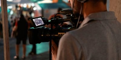 Plateau de tournage audiovisuel professionnel illustrant le financement des productions via le Crédit d’Impôt Audiovisuel en France