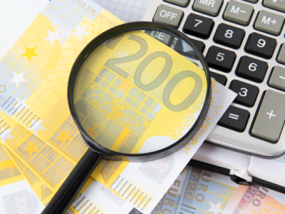 Un livre ouvert portant le logo d'AREAD. En son centre, une image de couverture représentant le Crédit d'Impôt Recherche, en lien avec l'article sur l'éligibilité au Crédit d'Impôt Recherche en 2025.