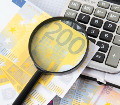 Un livre ouvert portant le logo d'AREAD. En son centre, une image de couverture représentant le Crédit d'Impôt Recherche, en lien avec l'article sur l'éligibilité au Crédit d'Impôt Recherche en 2025.